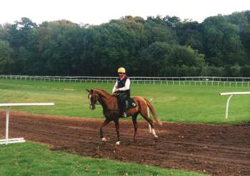 Peter Scudamore rides Kaan onto the course